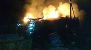W Grzędzie spłonęła stodoła. Strażacy uratowali dom