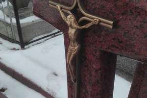 Kradną krzyże z pomników na cmentarzu!