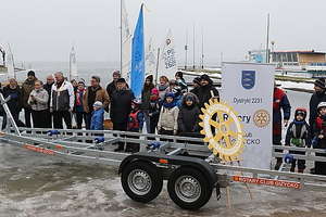 Rotarianie podarowali przyczepę najmłodszym żeglarzom