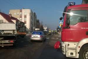 Wypadek na Padlewskiego. Samochód wjechał w pieszych na chodniku