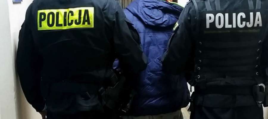 Młodego mieszkańca gminy Iława policjanci przetransportowali do komendy, gdzie czekała już na niego mama