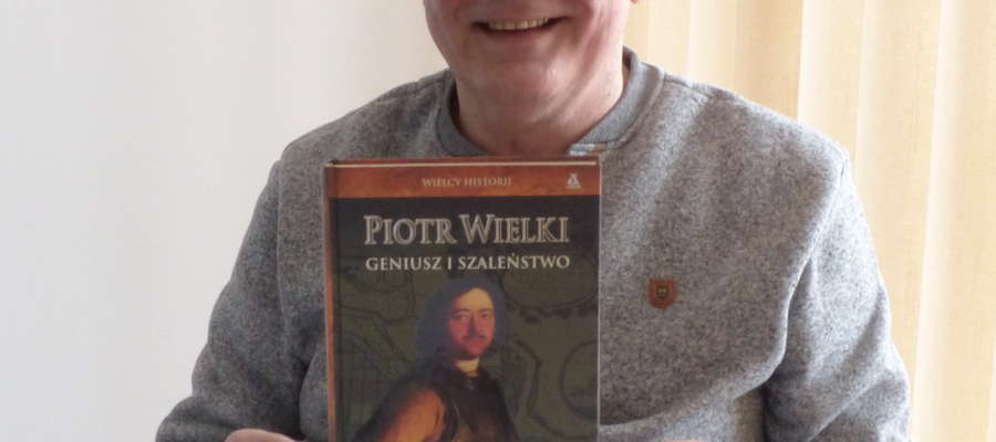 "Piotr Wielki. Geniusz i szaleństwo" - to książka, którą Henryk Gudojć otrzymał w prezencie na minione święta
