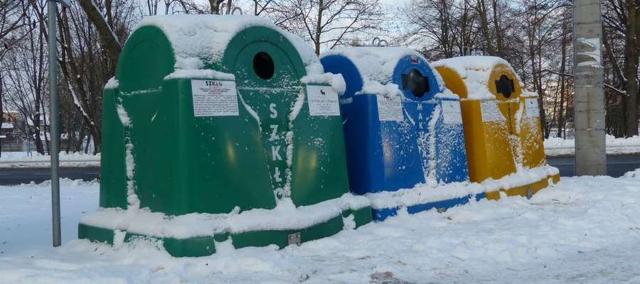 Kontenery do recyklingu śmieci w Mrągowie