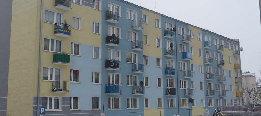 Martwe noworodki znaleziono na jednym z balkonów tego bloku przy ul. Grunwaldzkiej w Iławie