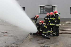 Zobacz jak strażacy doskonalą swoje umiejętności
