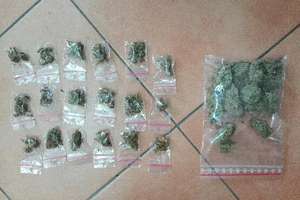 Policjanci znaleźli u 24-latka 225 porcji marihuany