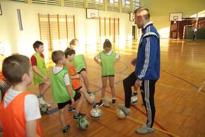 Szkoleniowcy z Legii-Bart przeprowadzili w SP nr 1 pokazowy trening piłkarski