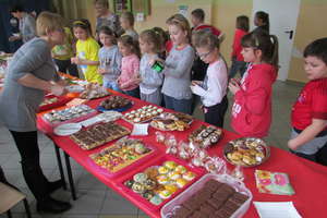 Kiermasz słodkości w Szkole Podstawowej w Wieliczkach