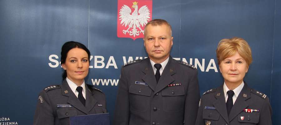 Nową dyrektor Aresztu Śledczego w Bartoszycach została kpt. Elżbieta Kociołowska-Błocka (po lewej). 