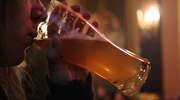 Do pubu na olsztyńskiej starówce nie mógł wejść z własnym alkoholem, więc pobił barmana