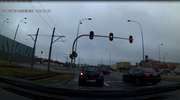 Na liczniku miał prawie 140 km/h. Na skrzyżowaniu uderzył w inny samochód [film]