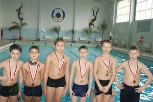 Gminne zawody w pływaniu. Aż czwórka mistrzów obroniła tytuł