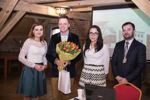 Szymon Hołownia uświetnił akcję promocyjną Akademickiego Zespołu Placówek Oświatowych