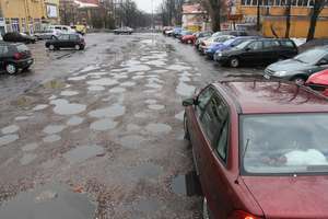 Miasto wybuduje parking przy Centrum Handlowym Manhattan