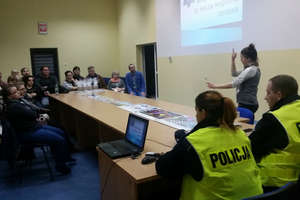 Policjanci spotkali się z członkami iławskiego Stowarzyszenia Osób Niesłyszących