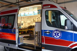 Nowy ambulans na drogach powiatu