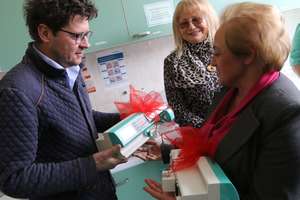 Wojciech Malajkat przywiózł szpitalowi prezenty