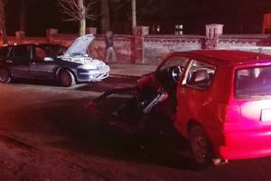 Wypadek na Komeńskiego. Jeden z kierowców w szpitalu