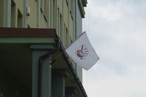 Flagi ZNP załopotały w siedmiu kętrzyńskich szkołach
