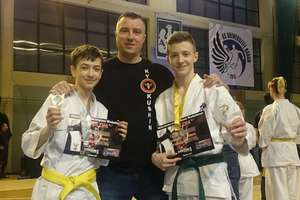 Medalowy występ ostródzkich karateków na makroregionie w Radomiu