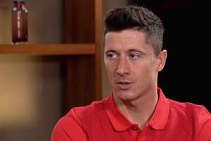 Robert Lewandowski mówi do brzucha żony