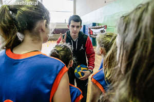 Elbląscy uczniowie trenowali z koszykarzami Trefla Sopot [zdjęcia]