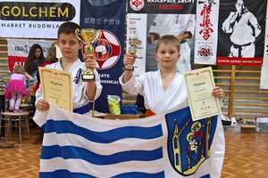 Złoty Kuba, srebrny Maciek — dobry start młodych karateków z Iławy [ZDJĘCIA]
