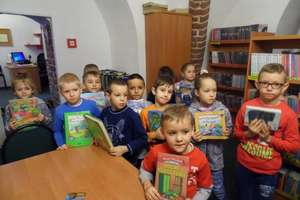 Przedszkolaki z ZS 2 odwiedziły zamkową bibliotekę