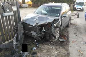 Przyczepka samochodowa roztrzaskała auto