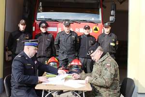 Podpisali porozumienie. Wojskowa Straż Pożarna dołączy do KSRG