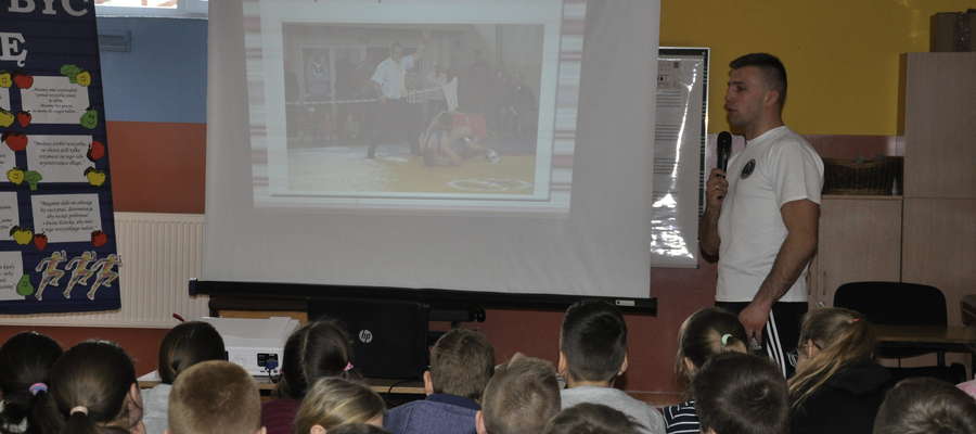 Krzysztof Przybysz opowiadał uczniom o swojej sportowej karierze