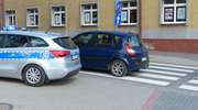 Parkowanie auta na pasach może być niebezpieczne dla pieszych (i kosztowne)