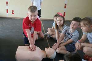 Dzieci w "Trójce" poznały zasady niesienia pierwszej pomocy