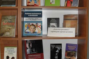 Książki dotyczących agresji i przemocy wśród dzieci i młodzieży znajdziesz w bibliotece pedagogicznej