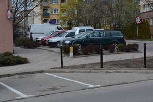 Warto parkować z głową w centrum Olecka 