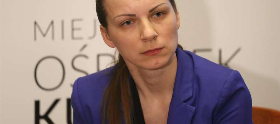 Agnieszka Kołodyńska podczas konferencji prasowej dot. zarzutów o mobbing.