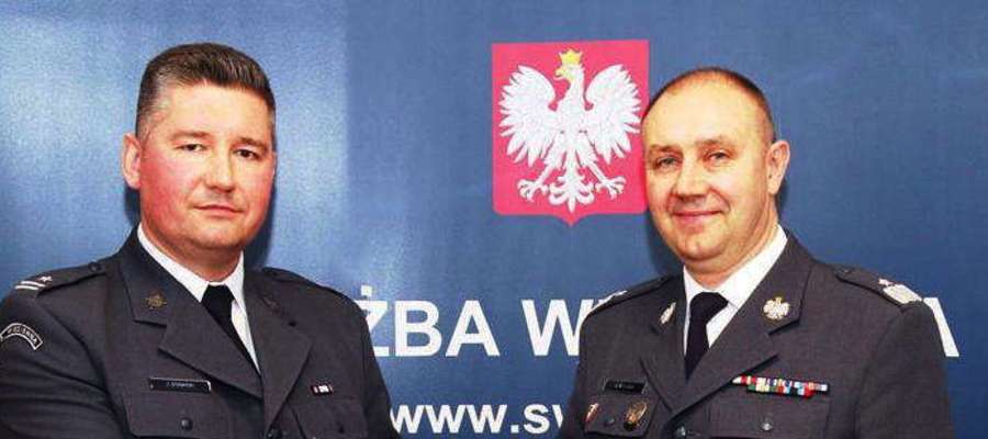 Nowym dyrektorem Zakładu Karnego w Iławie został major Jarosław Stawski (z lewej strony). Na zdjęciu z dyrektorem generalnym Służby Więziennej gen. Jackiem Kitlińskim, który dokonał oficjalnej nominacji