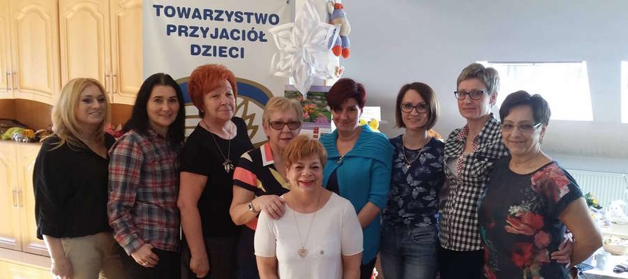 Ekipa z Towarzystwa Przyjaciół Dzieci w komplecie