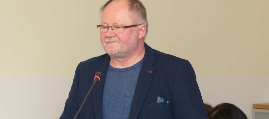 Jerzy Kruszewski, zastępca dyrektora szpitala powiatowego w Iławie ds. lecznictwa udzielał szczegółowych odpowiedzi radnym podczas sesji powiatowej