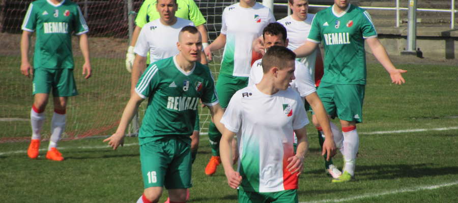 
Nikodem Szalkowski (pierwszy z prawej) - autor gola na wagę 3. punktów