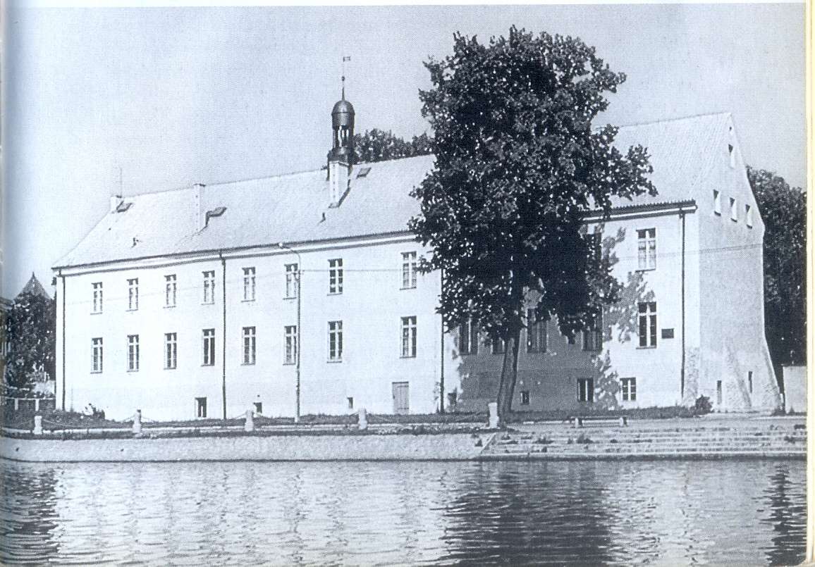 Budynek dawnego Gimnazjum Elbląskiego ok. 1937. Obecnie mieści się tu Muzeum Historyczno-Archeologiczne - full image