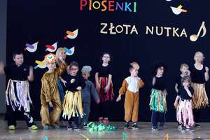 Uczniowie CE i podopieczni ŚDS z Olecka na Festiwalu Piosenki "Złota Nutka" 2017