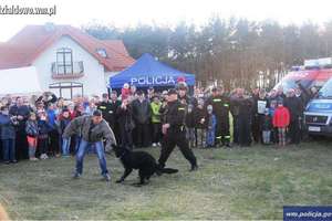 Piknik na ludową nutę w Rybnie – z pokazem tresury psa policyjnego