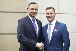 Prezydent Andrukiewicz odebrał Złoty Krzyż Zasługi od Andrzeja Dudy