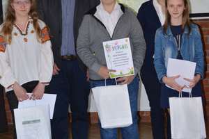 Gimnazjum nr 1 im. Jana Pawła II nagrodziło laureatów konkursu ekologicznego