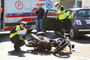 Wypadek na Warszawskiej w Olsztynie. Kierująca fiatem nie dała przejechać motocykliście