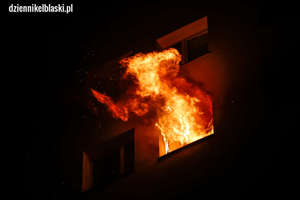 Pożar na dziewiątym piętrze wieżowca na Malborskiej [zdjęcia]
