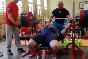 Marek Makarewicz ustanowił swój totalny rekord życiowy. Wycisnął... 236 kilogramów