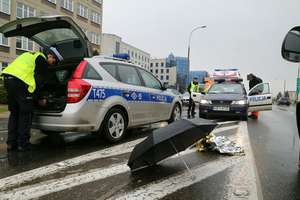 Wypadek na al. Piłsudskiego w Olsztynie. Samochód potrącił kobietę
