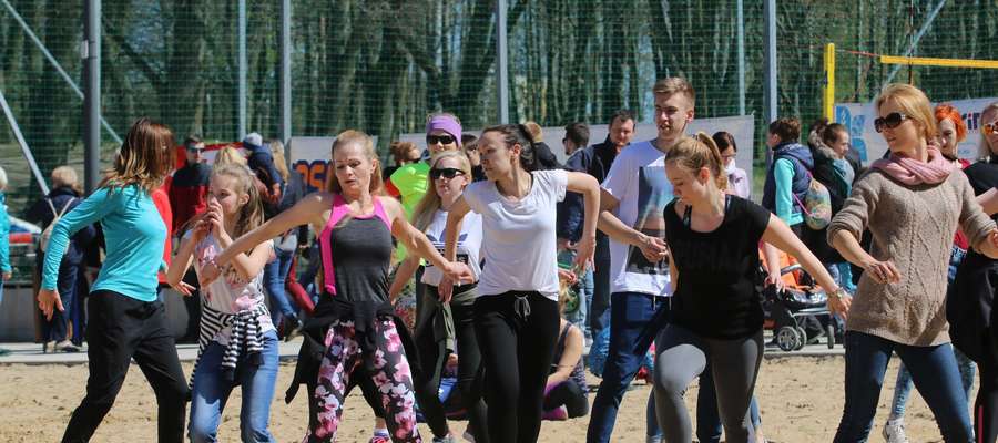 majówka z Fit nie Fat

Olsztyn - Olsztyn Aktywnie z Fit nie Fat na początek majówki który odbył się na plaży miejskiej.
